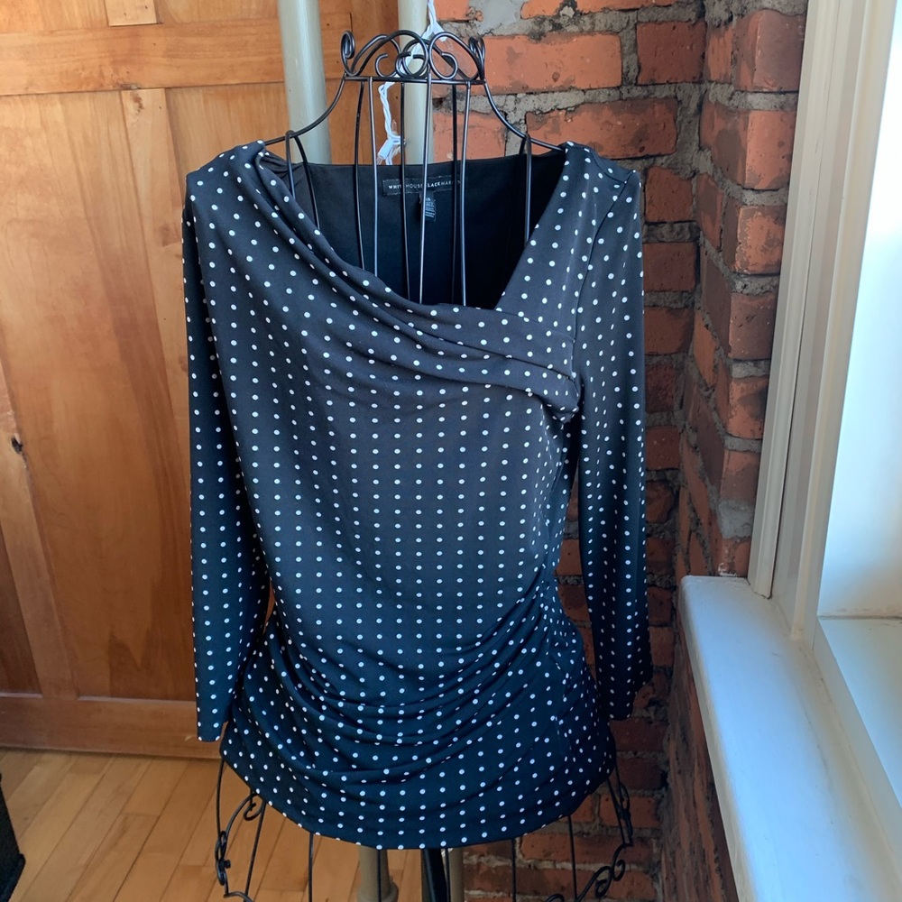 White House black market Polkadot top, SIZE XS
